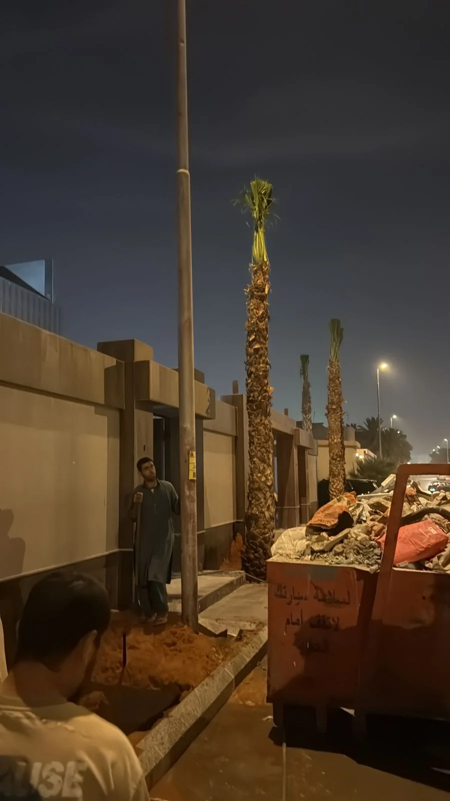 مقاول زراعي متخصص في توريد وزراعة النخيل